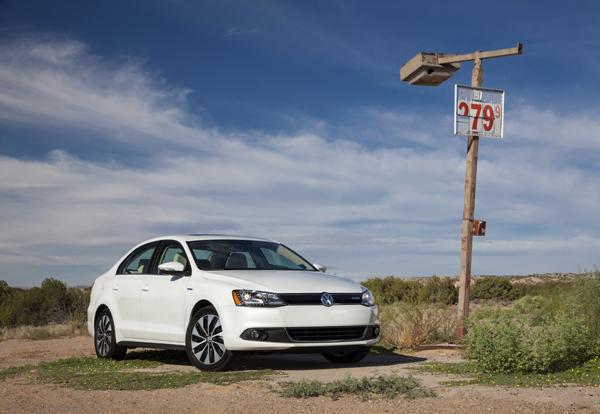 2013 Volkswagen Jetta Hybrid – a first look at efficiency without sacrifice