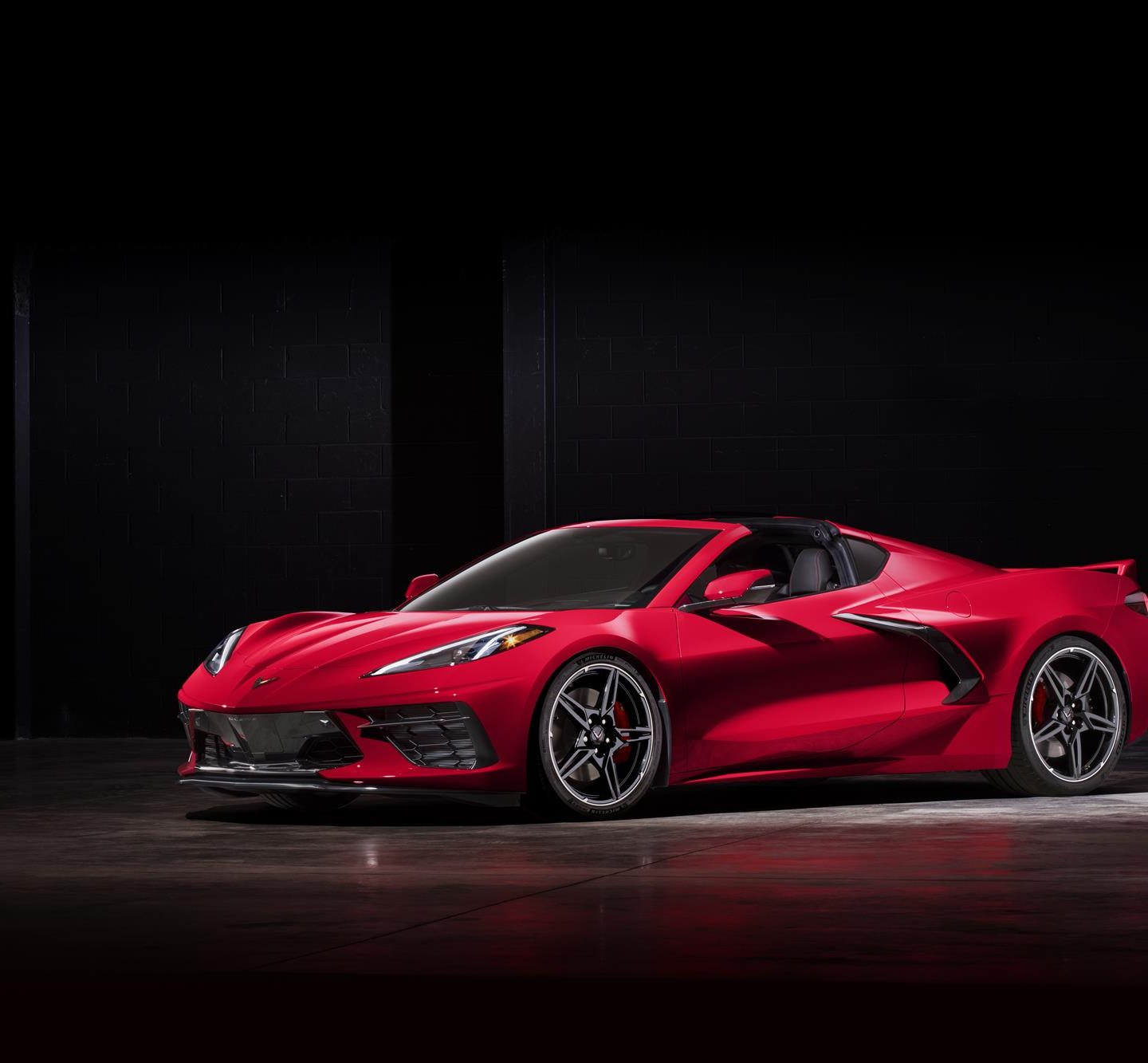 2020 Stingray revealed as first ever mid-engine Corvette