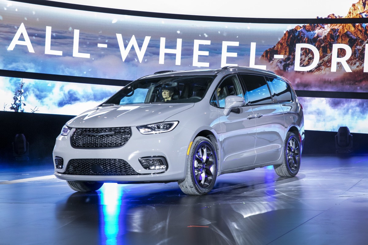 Chrysler Pacifica minivan gets AWD and new Pinnacle upgrade