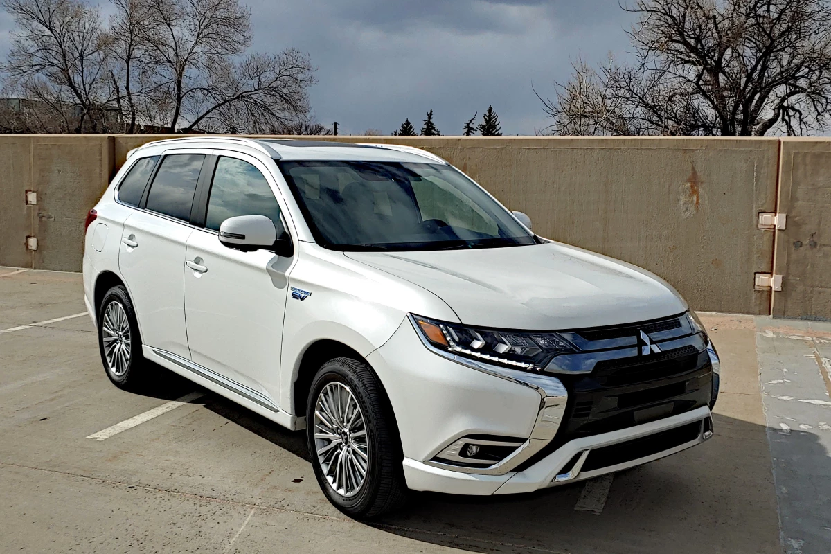 Review: 2020 Mitsubishi Outlander PHEV is great … to a point